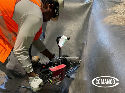 3-comanco-technician-solmax-60mil-textured-liner-wedge-welding-400x300.jpg